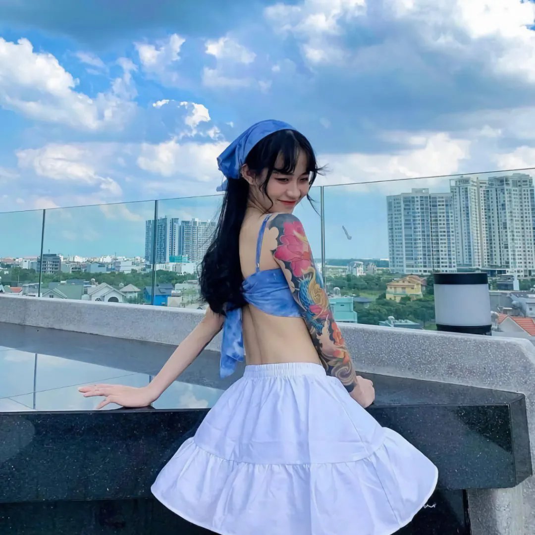 另一个大家伙海报